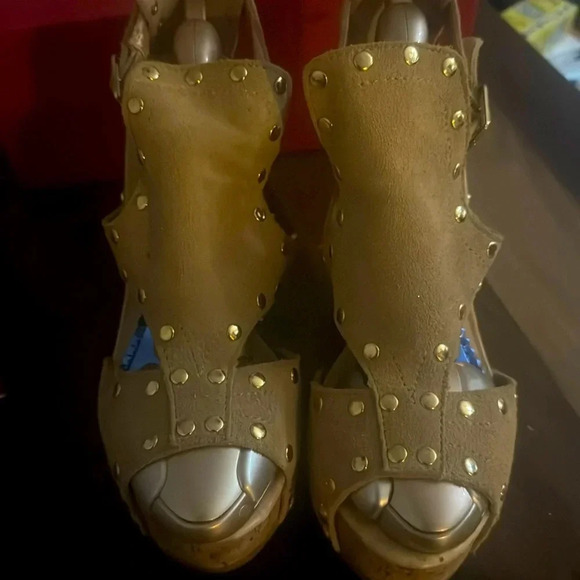 Frenzy Wedge Studded Straps and Gold Sexy wedge heel Size 8 - Picture 6 of 10